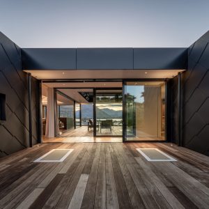 Cửa chính biệt thự